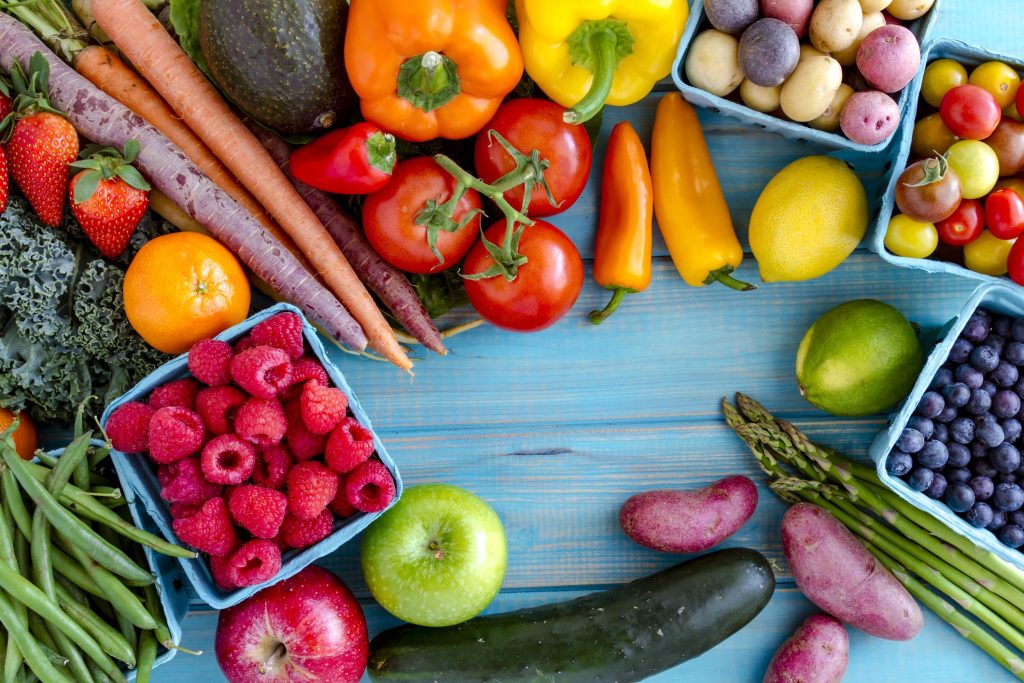 Eat raw food for ultimate health! Discover 7 powerful reasons why raw food fuels your body with essential nutrients, boosts energy, and enhances well-being.